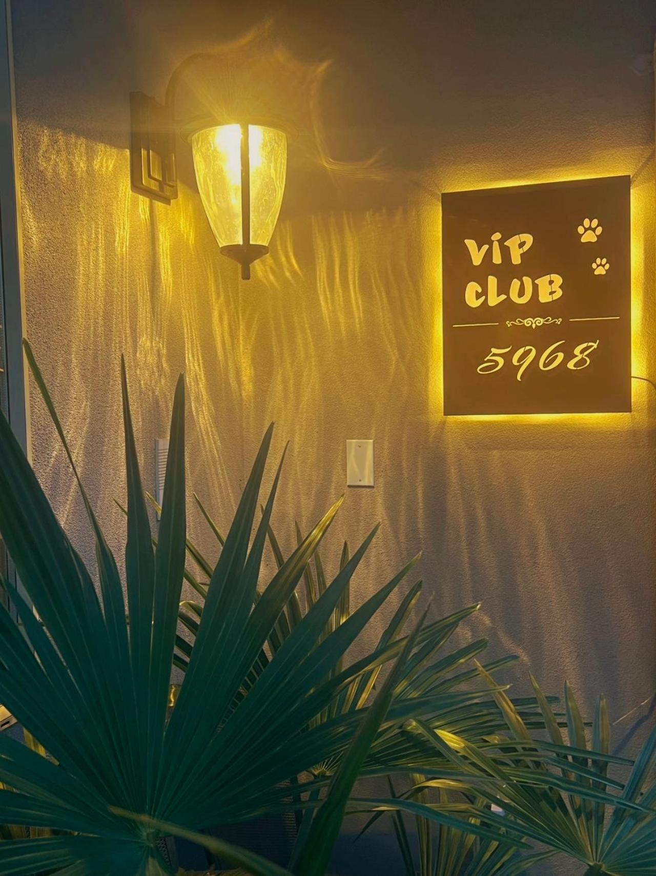 V.I.P. Club Apartment เซอร์รีย์ ภายนอก รูปภาพ